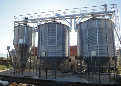 Hoppered silos with 45o cone